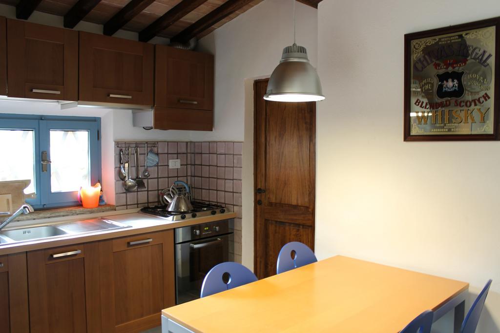 Monteriggioni Suite Habitación foto