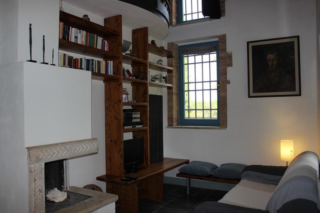 Monteriggioni Suite Habitación foto
